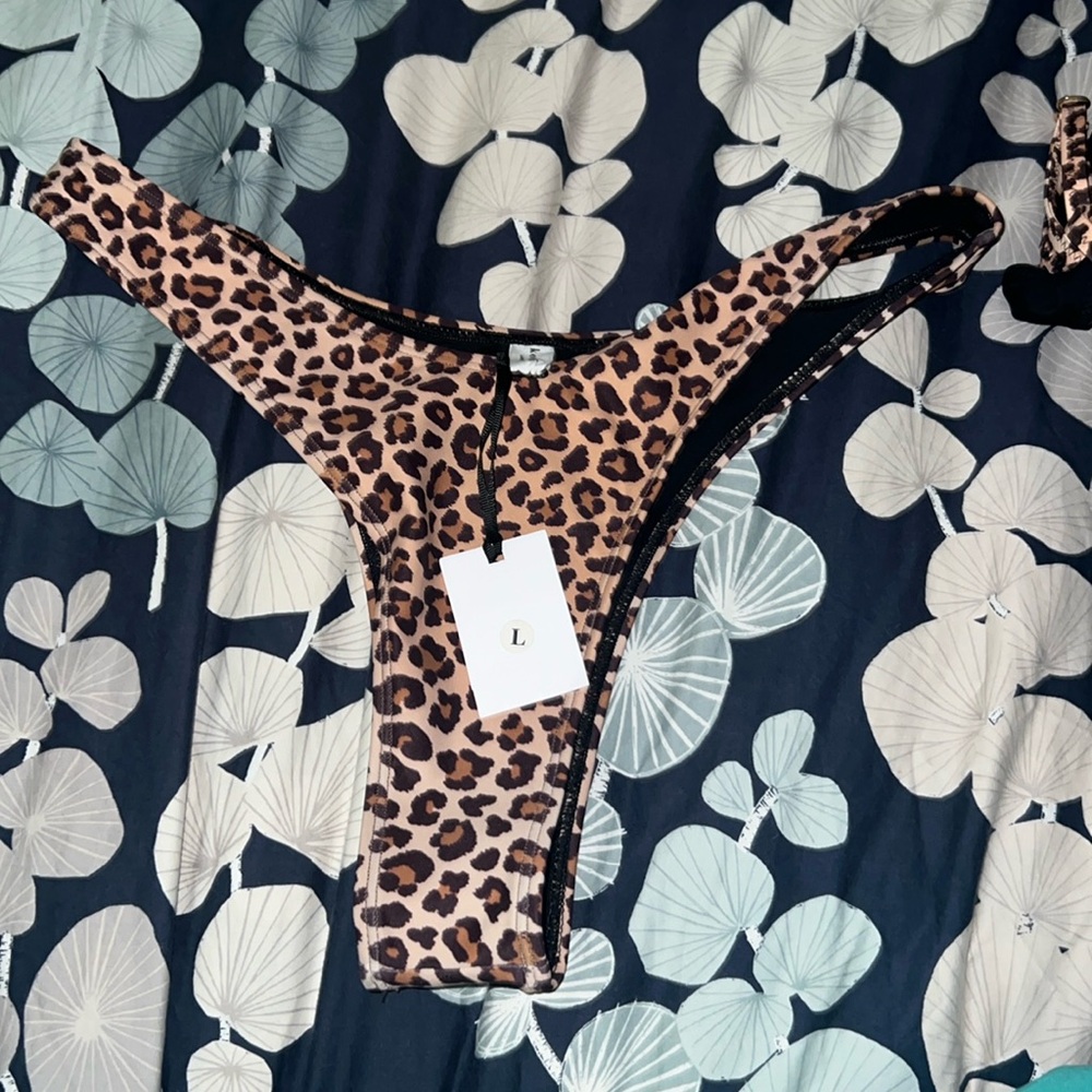 Kotomi Brazilian high cut bottoms size Large
